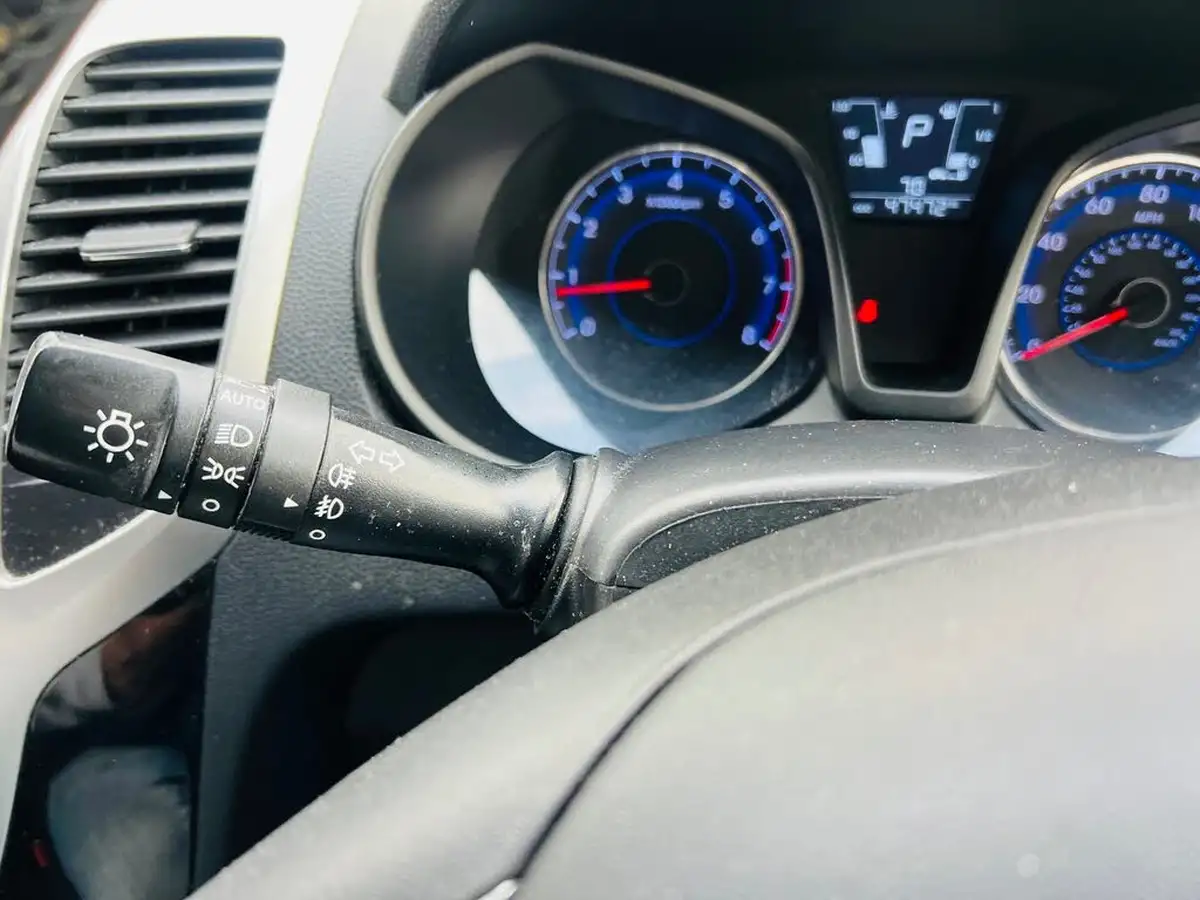 2014-hyundai-ix20-16-active-125ps-big-26