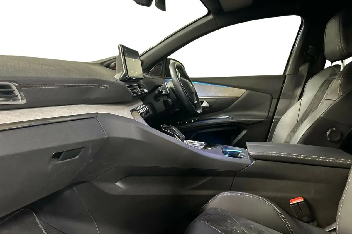 2021-peugeot-3008-suv-12-puretech-gt-eat8-big-5