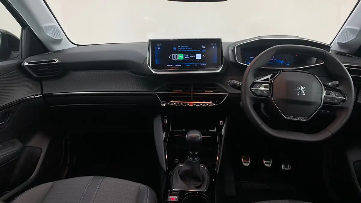 2022-peugeot-208-12-puretech-allure-premium-100ps-big-8