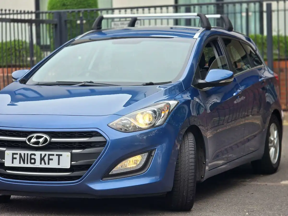 2016-hyundai-i30-16crdi-se-nav-110ps-tourer-big-25