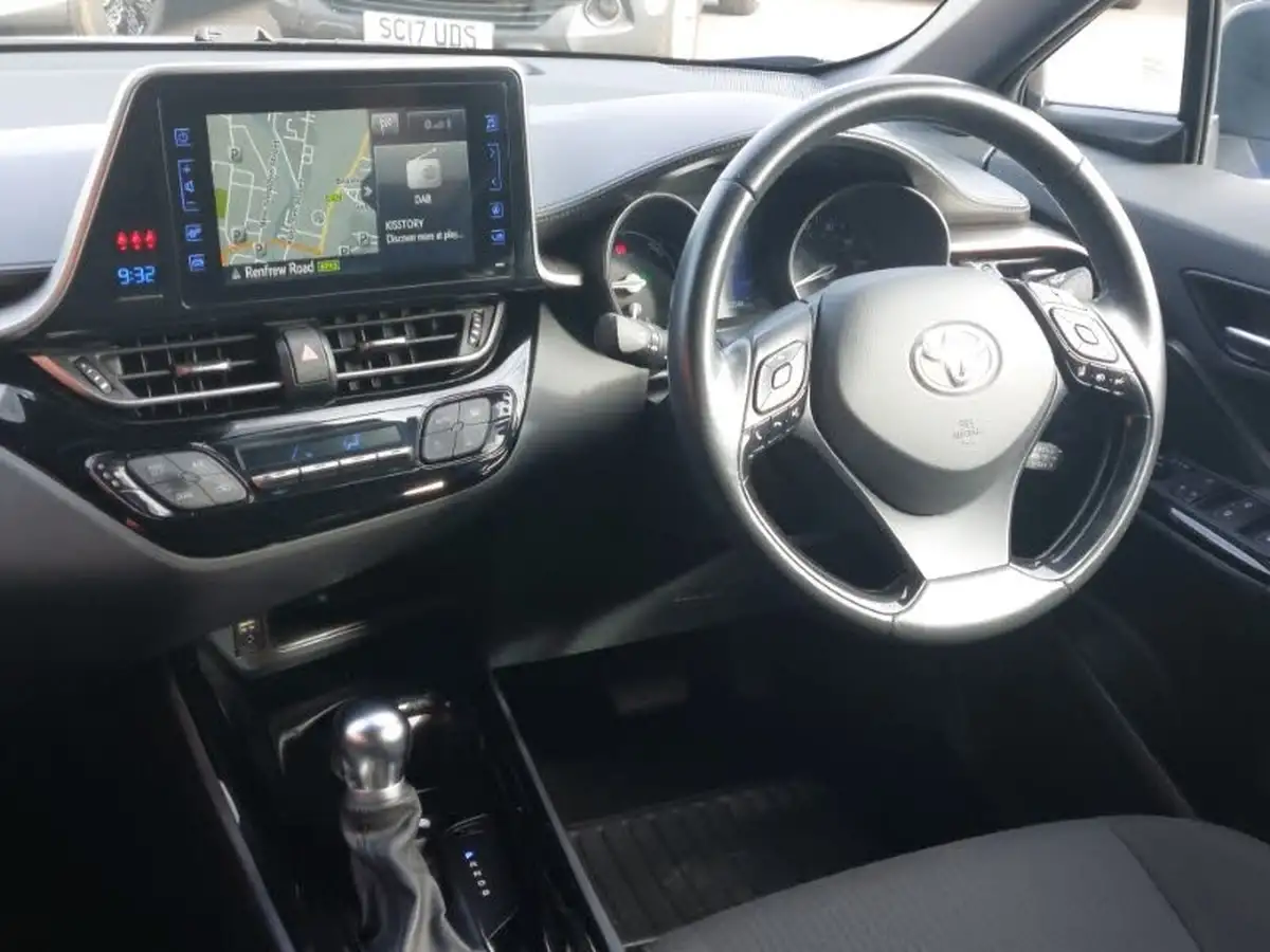 2019-toyota-c-hr-18-vvt-i-dynamic-big-13
