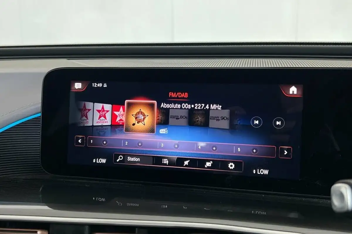 2022-mercedes-benz-eqc-e-eqc-400-amg-line-premium-big-18