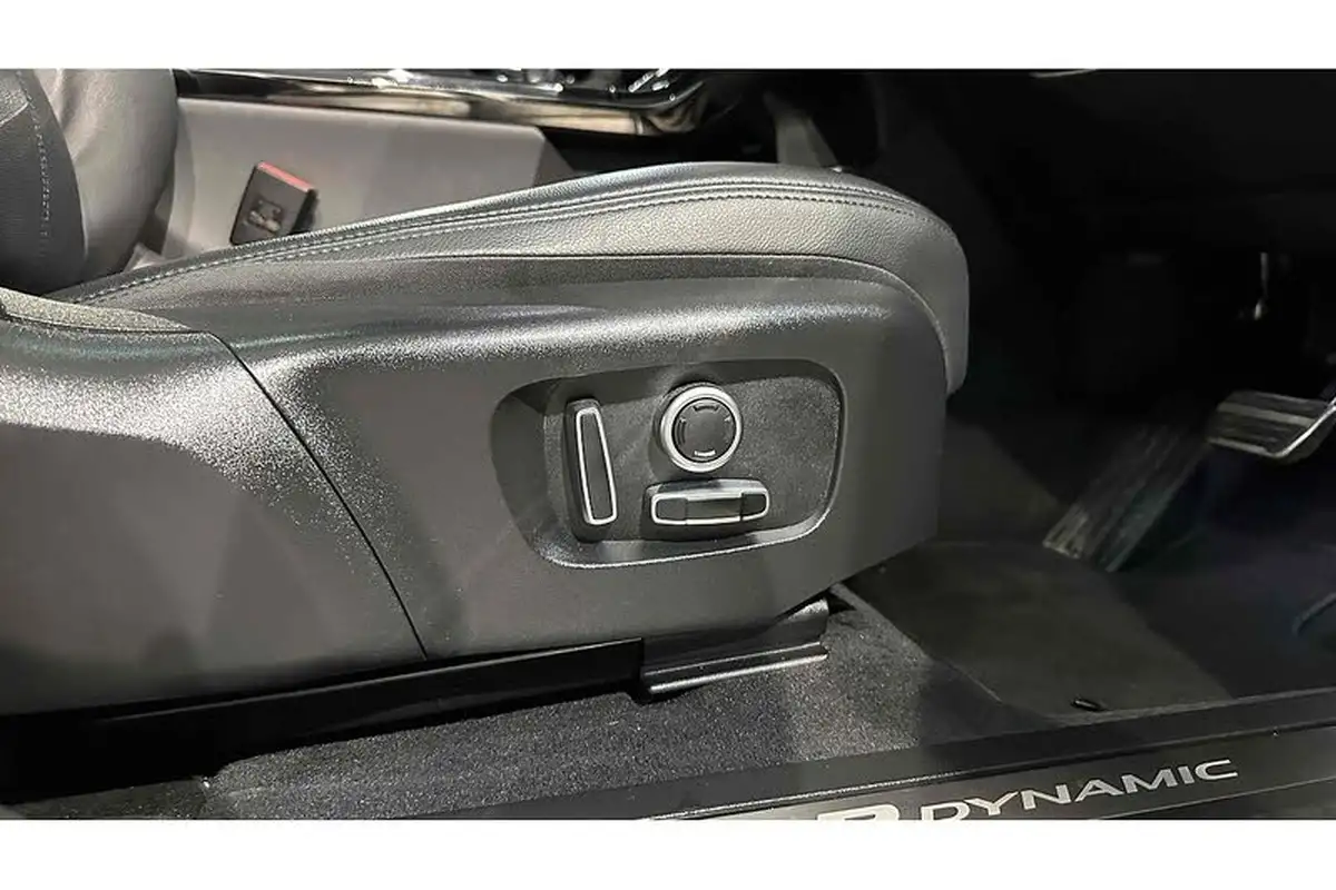 2021-land-rover-range-rover-evoque-15-p300e-r-dynamic-se-big-38