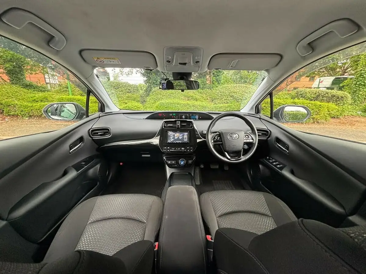 2021-toyota-prius-big-27