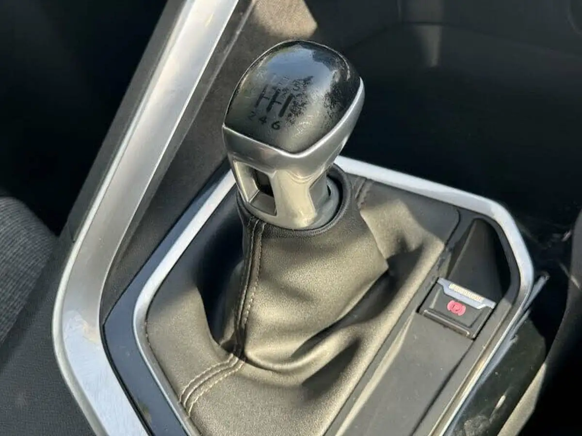 2018-peugeot-3008-suv-12-puretech-allure-big-24