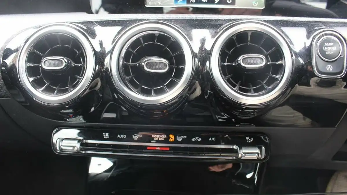 2018-mercedes-benz-a-class-15d-a180d-se-116ps-ss-7g-dct-big-7
