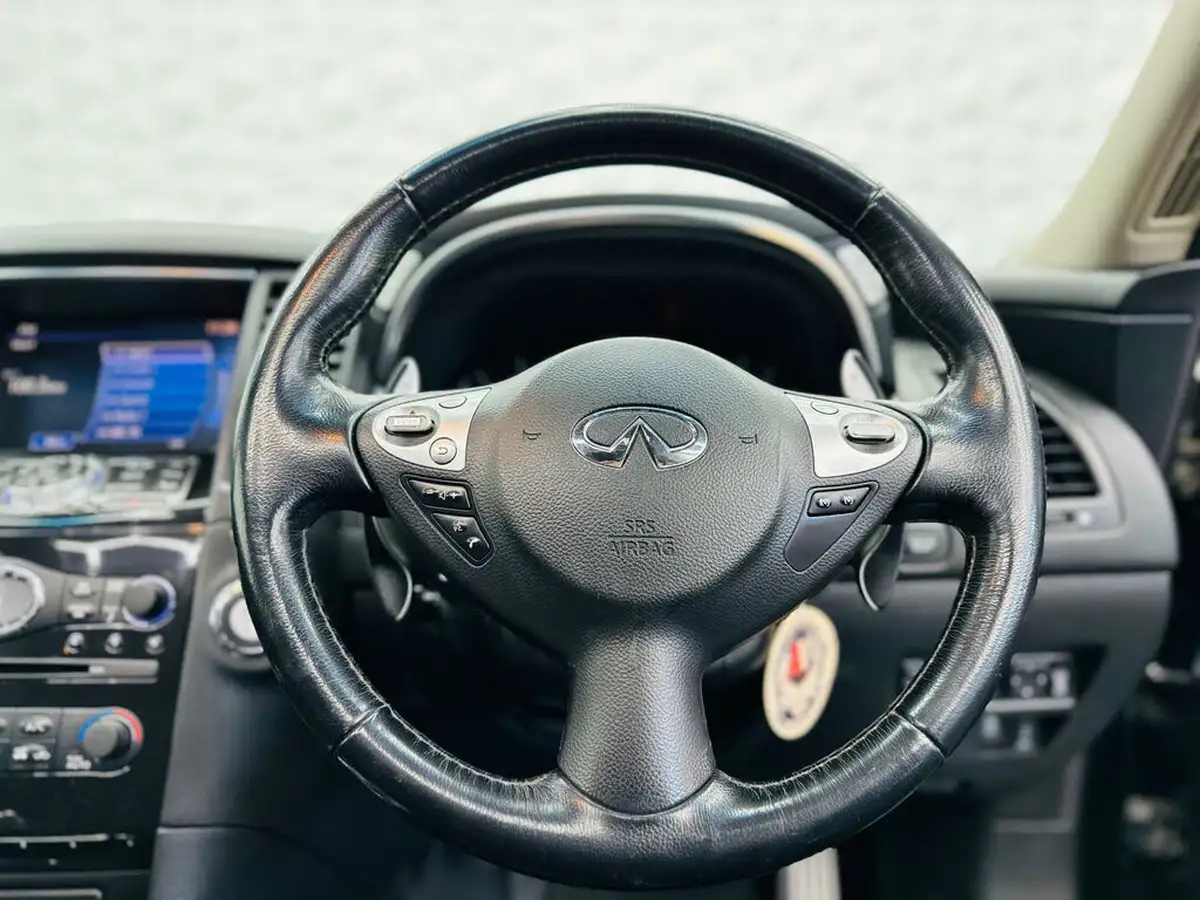2014-infiniti-qx70-30td-gt-big-31