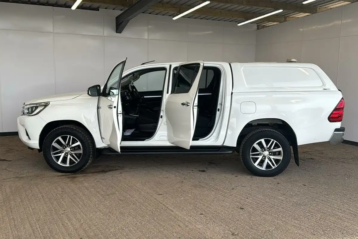 2019-toyota-hi-lux-24d-4d-invincible-150hpeu6dt-e-32t-big-6