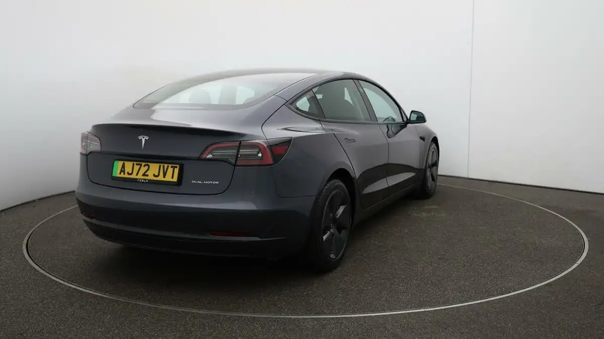 2022-tesla-model-3-e-long-range-big-53