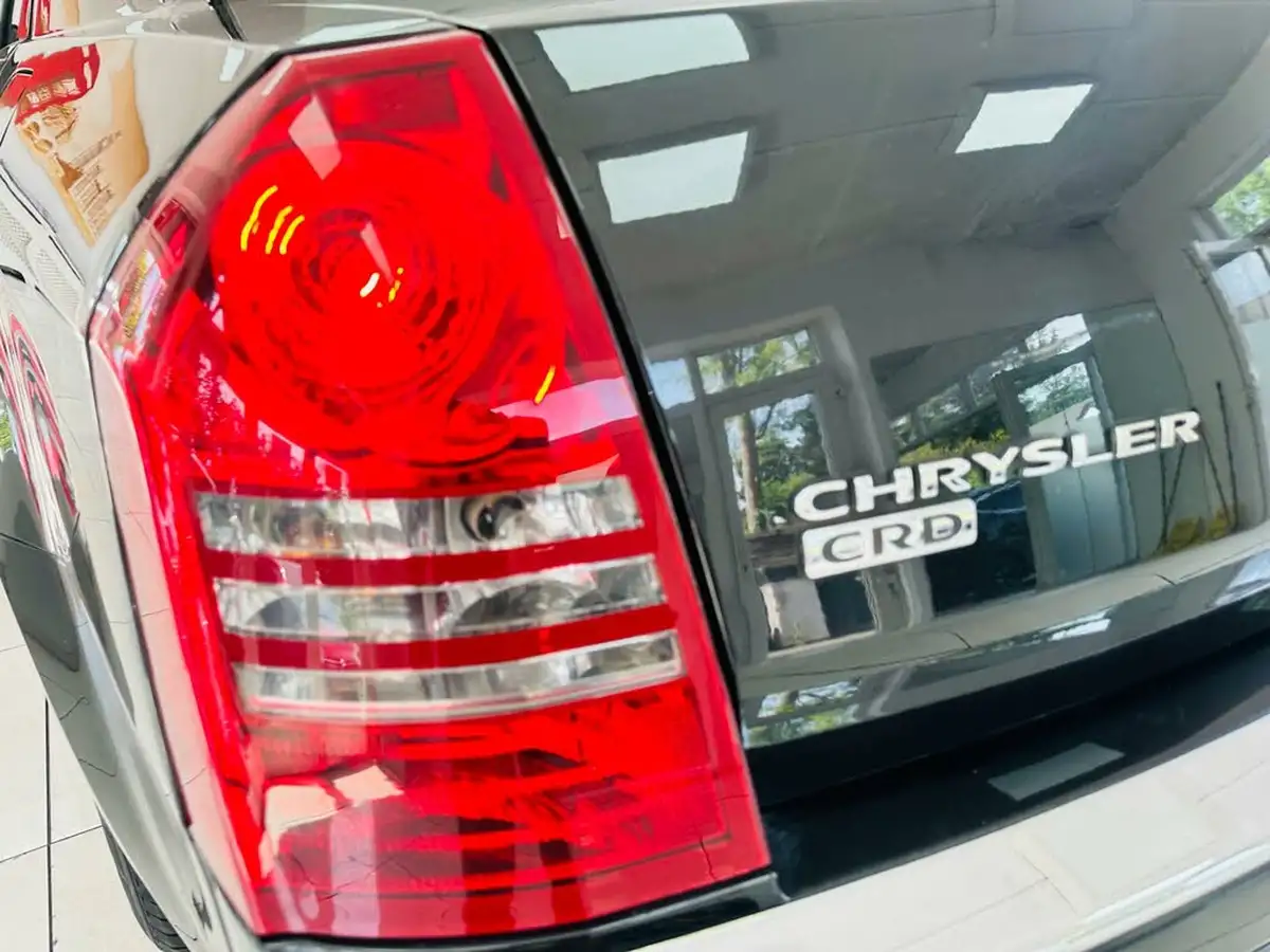2007-chrysler-300c-30td-saloon-4d-big-44