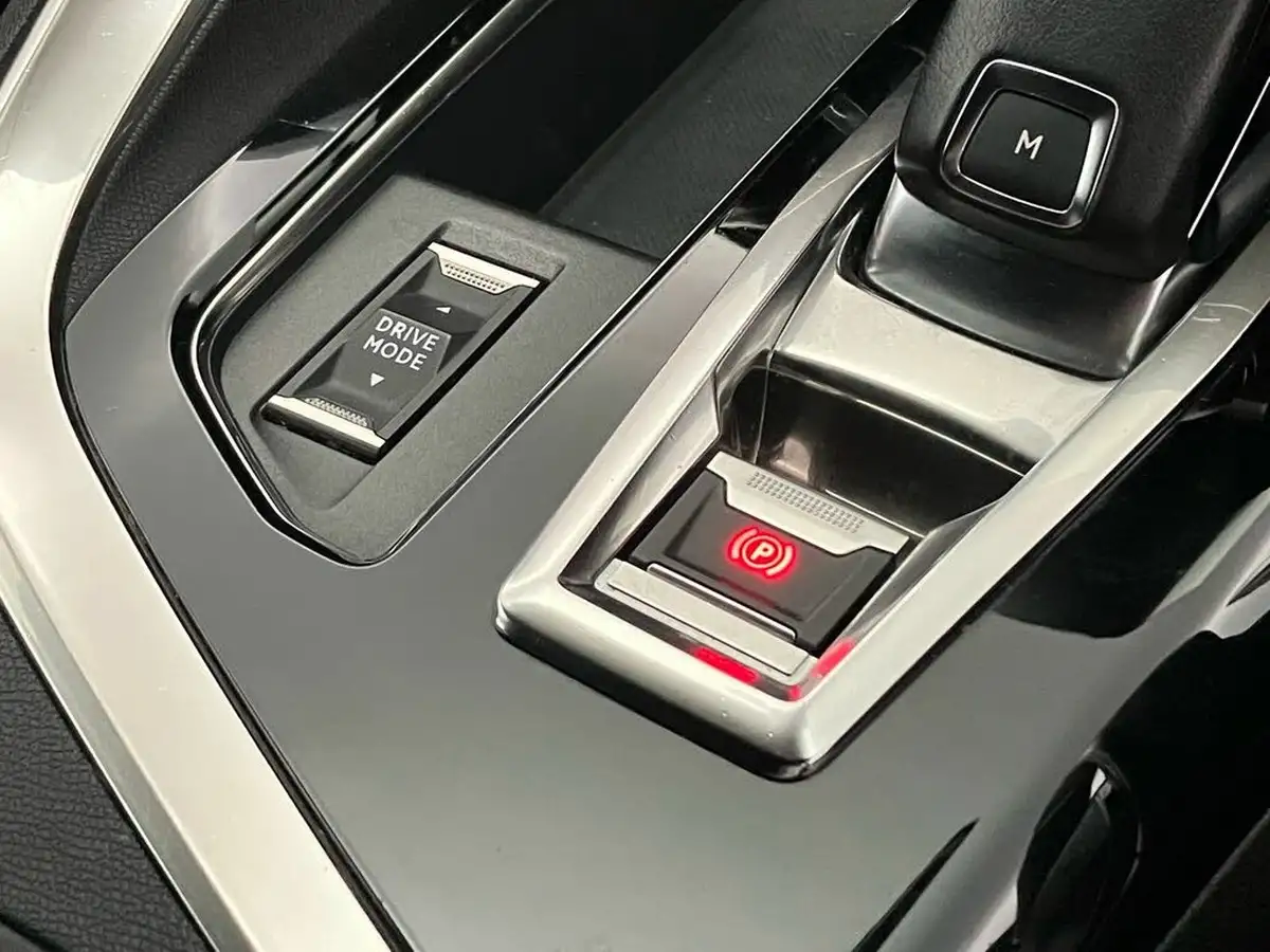 2022-peugeot-5008-suv-20-bluehdi-gt-180bhp-big-43