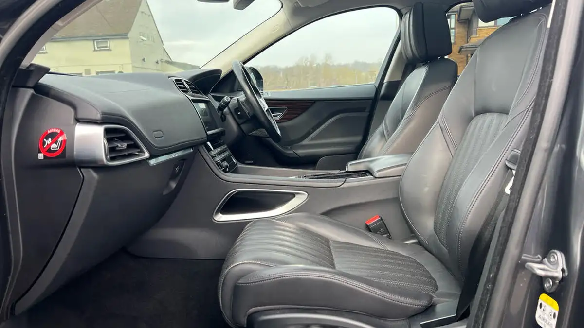 2017-jaguar-f-pace-30td-portfolio-big-2