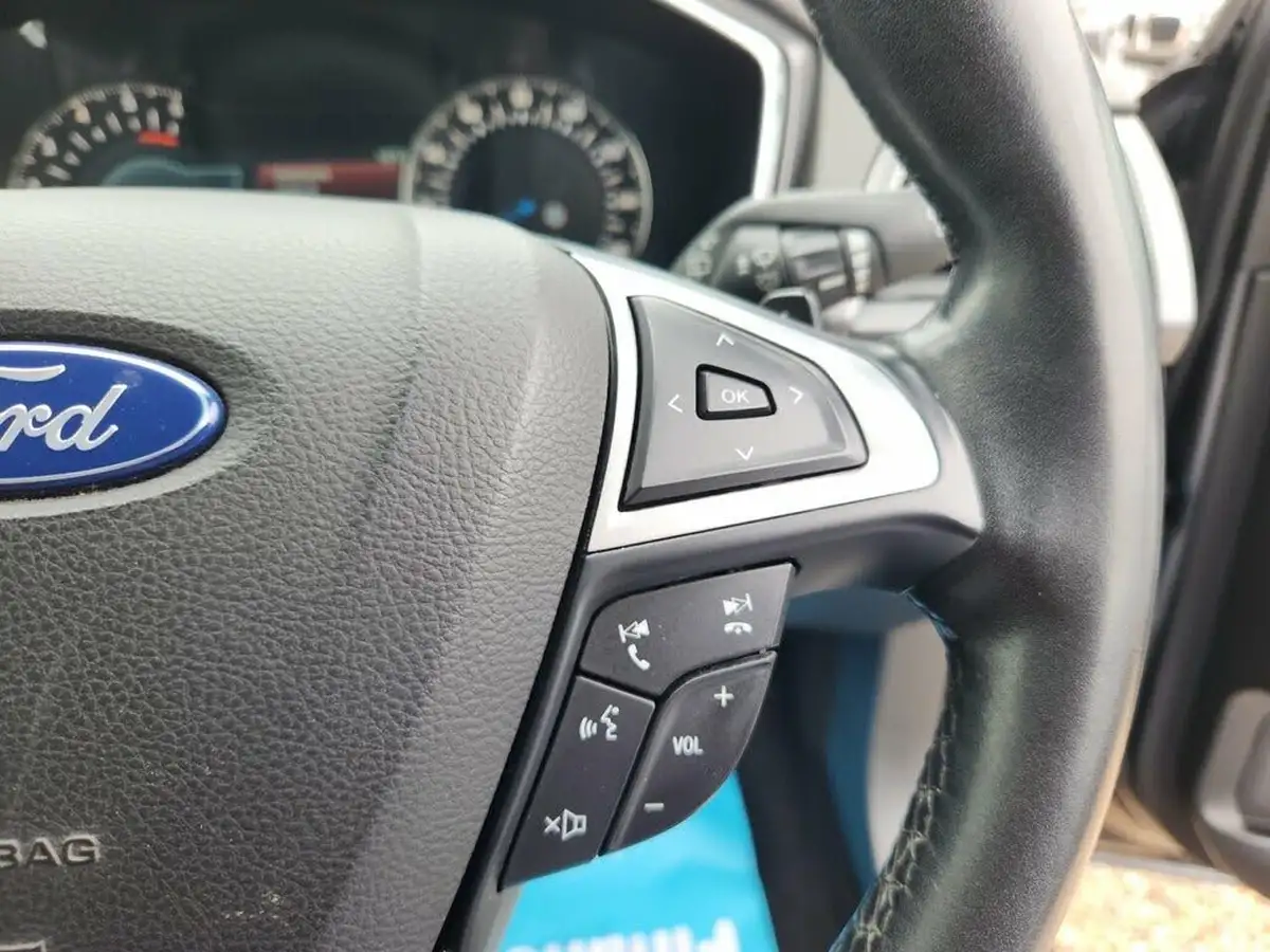 2016-ford-mondeo-big-24