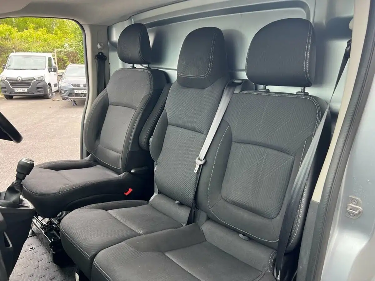 2022-renault-trafic-20dci-ll30-130-sport-big-13
