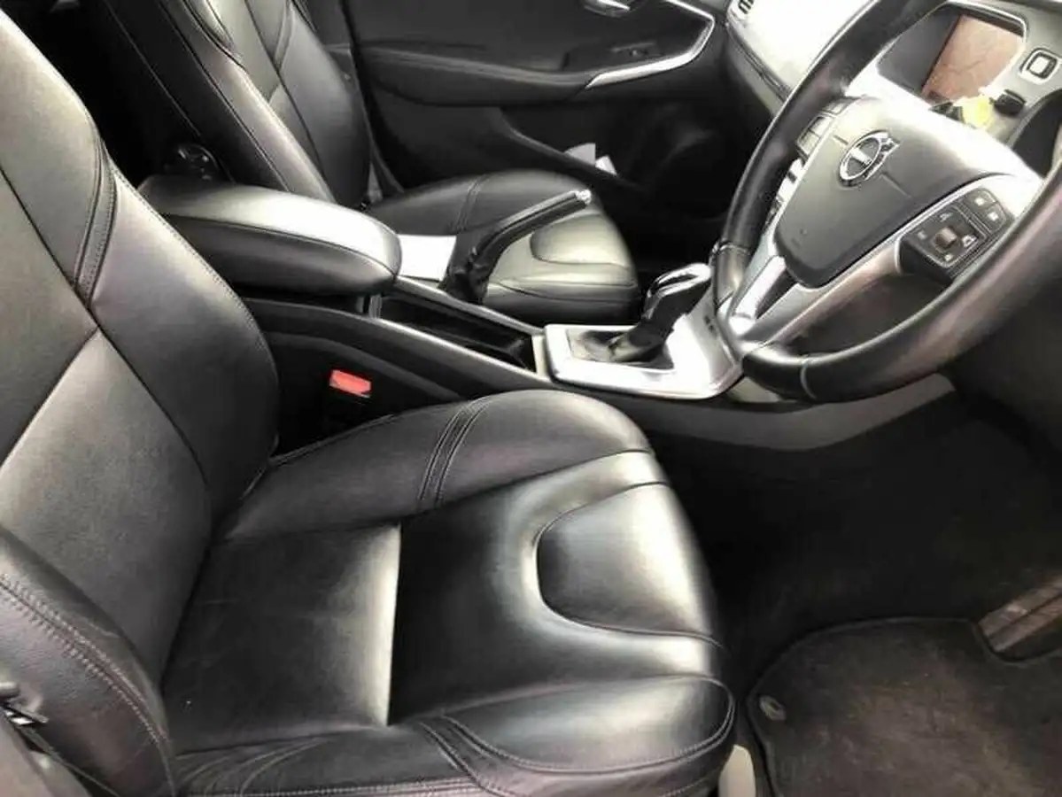 2018-volvo-v40-20td-d3-inscription-edition-big-3