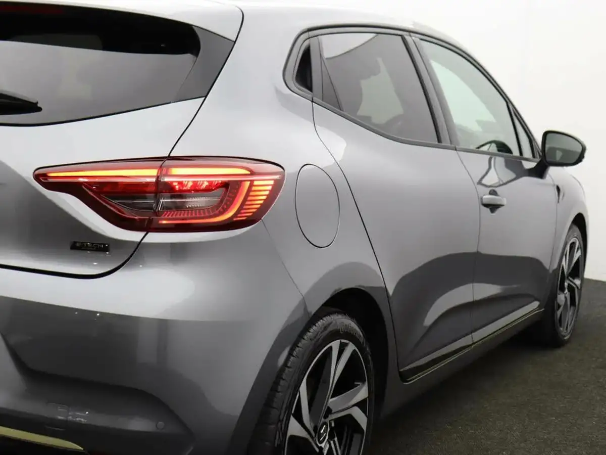 2023-renault-clio-16-engineered-big-51