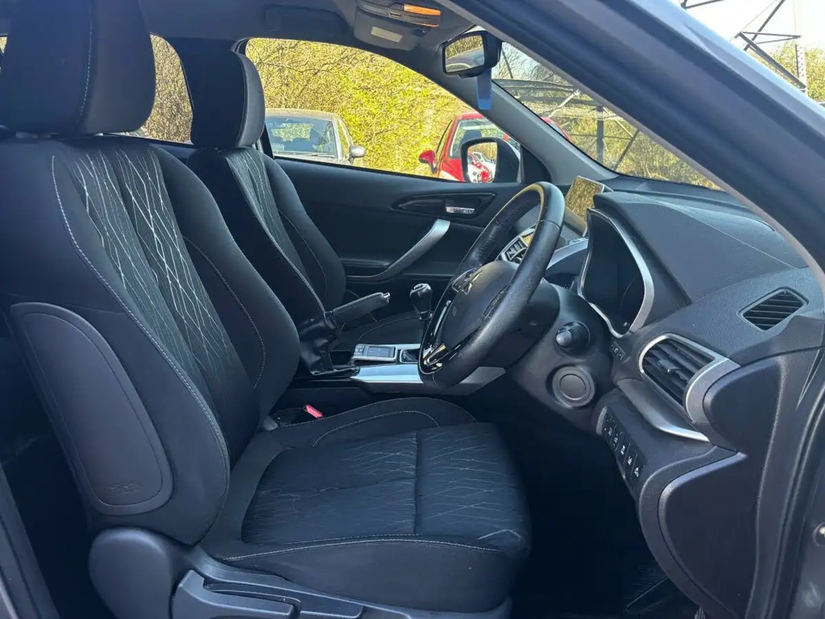 2019-mitsubishi-eclipse-cross-15-3-big-10
