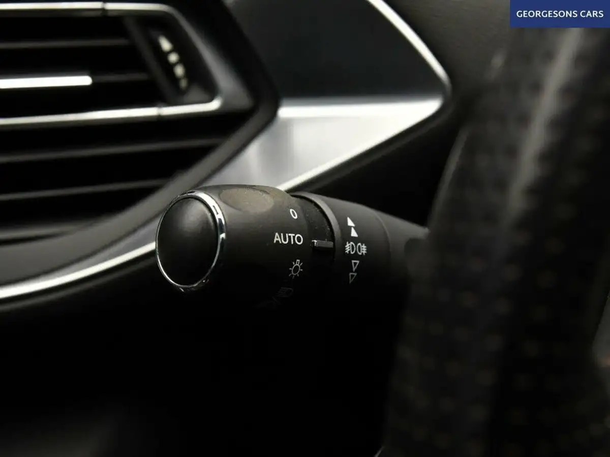 2019-peugeot-308-15-bluehdi-gt-line-big-40