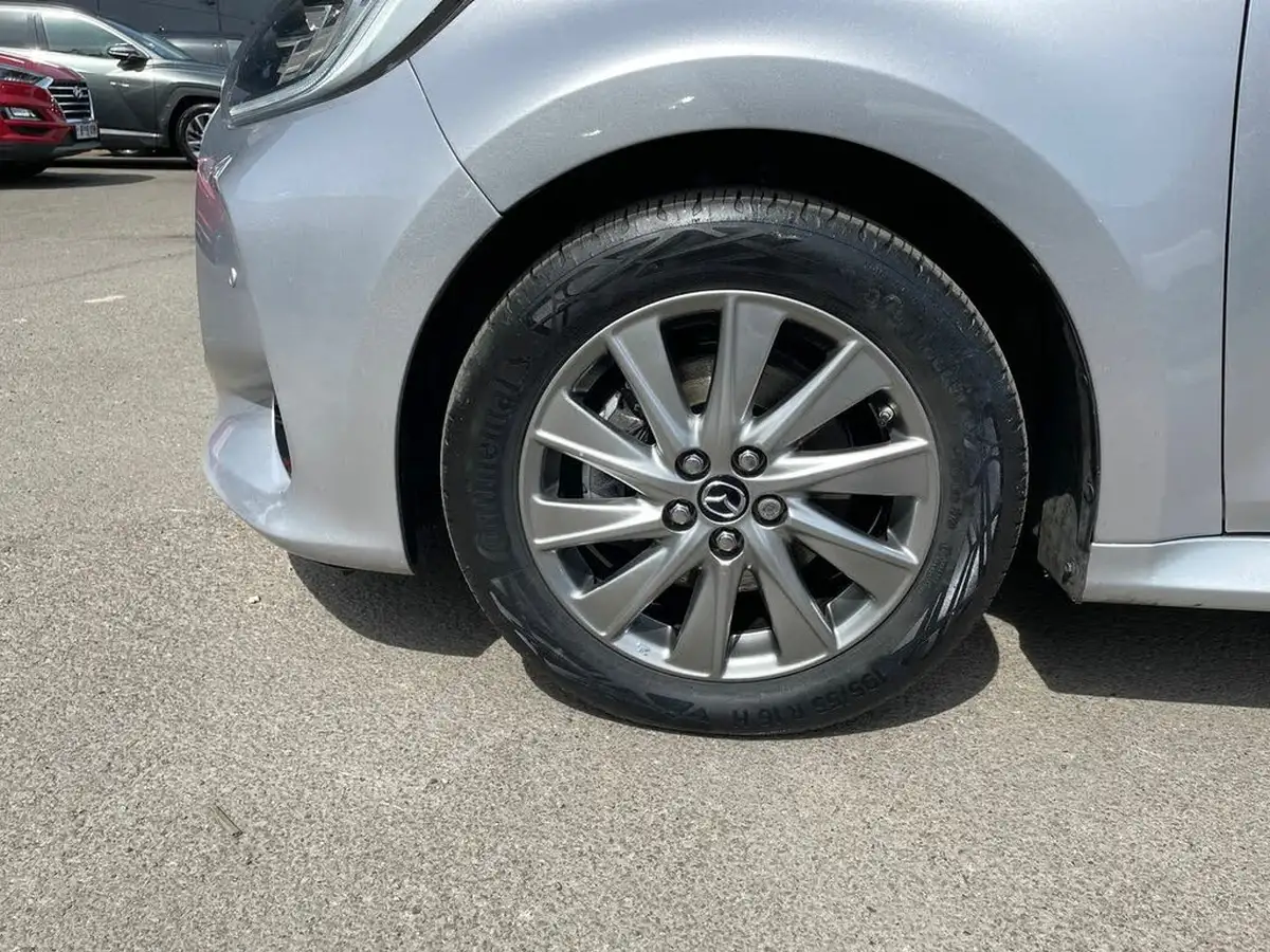 2022-mazda-mazda2-15-select-big-8