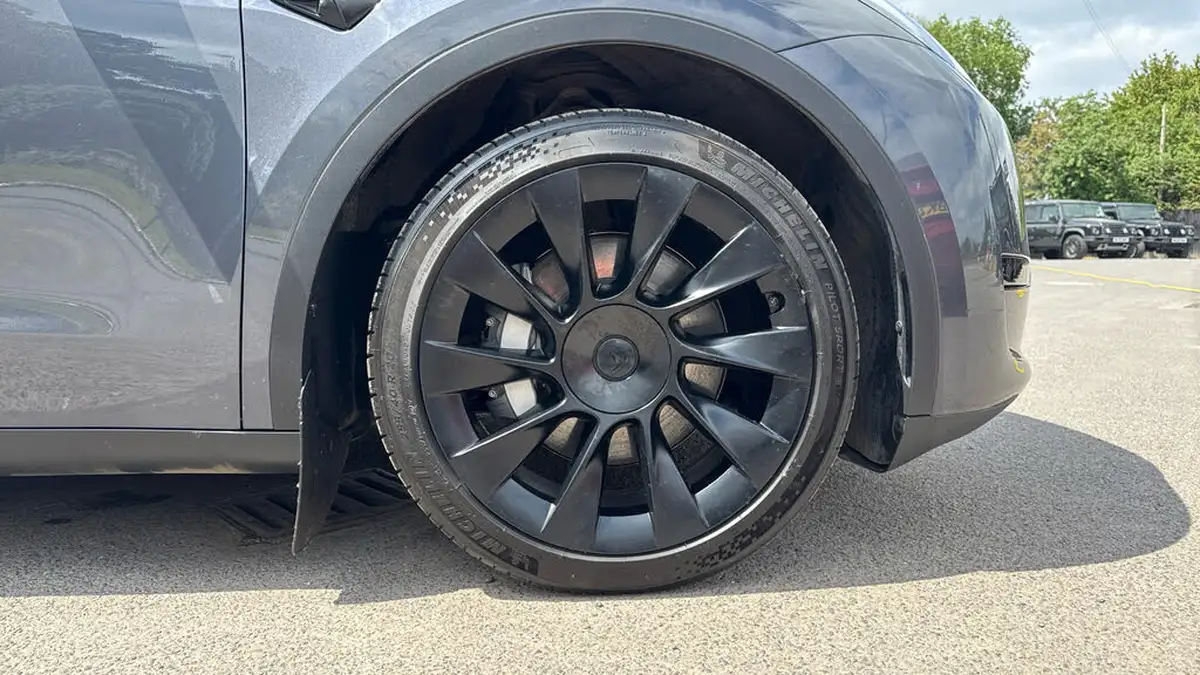 2023-tesla-model-y-e-rwd-big-8