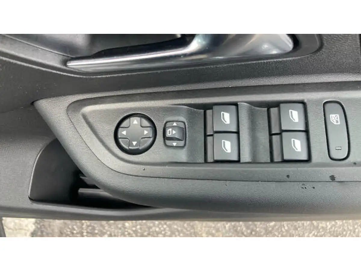 2024-citroen-c4-e-e-series-156ps-54kwh-big-23