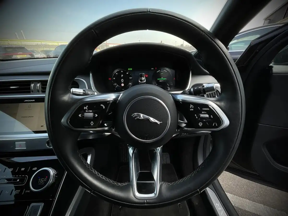 2021-jaguar-i-pace-ev400-black-big-23