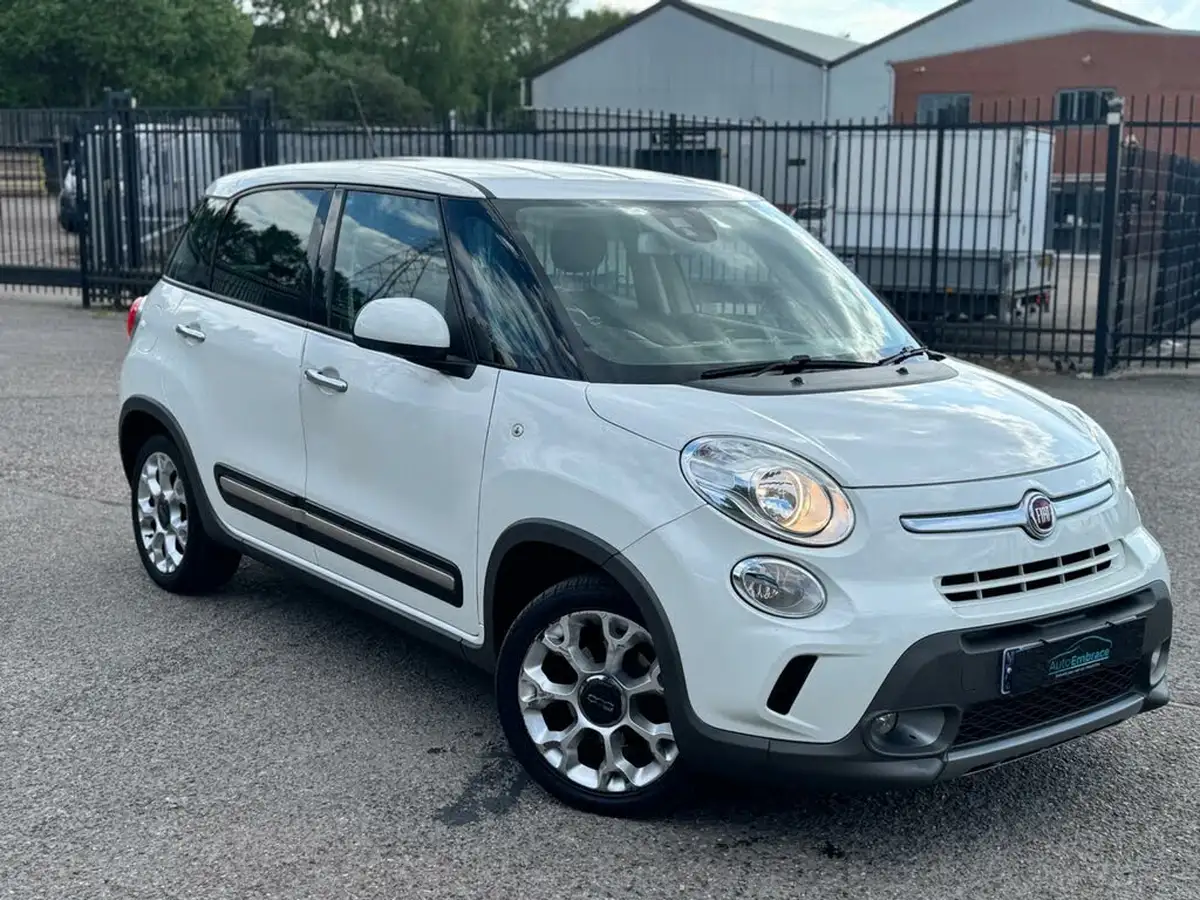 2014-fiat-500l-13-multijet-trekking-ss-dualogic-big-0