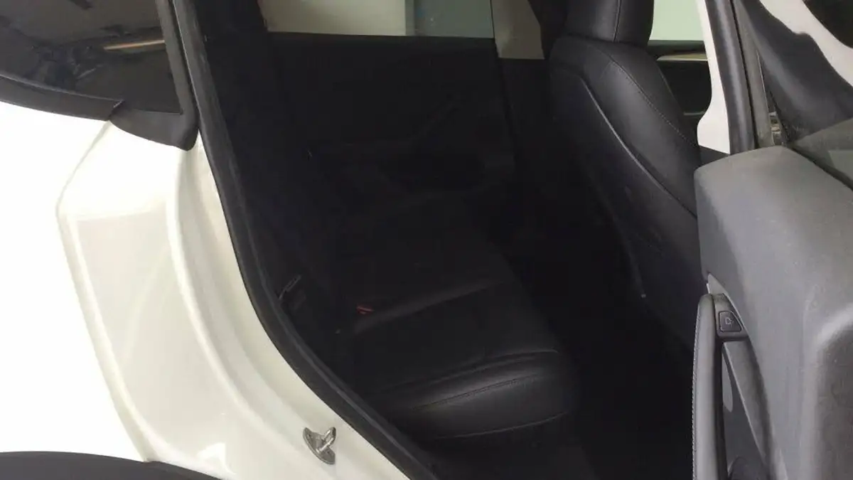 2023-tesla-model-y-e-rwd-big-10