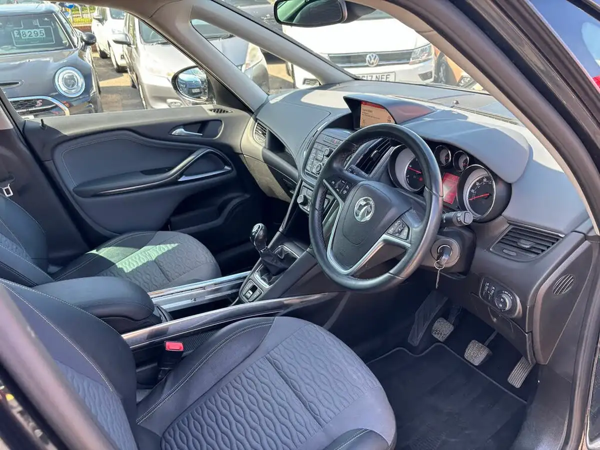 2014-vauxhall-zafira-tourer-20cdti-se-big-9