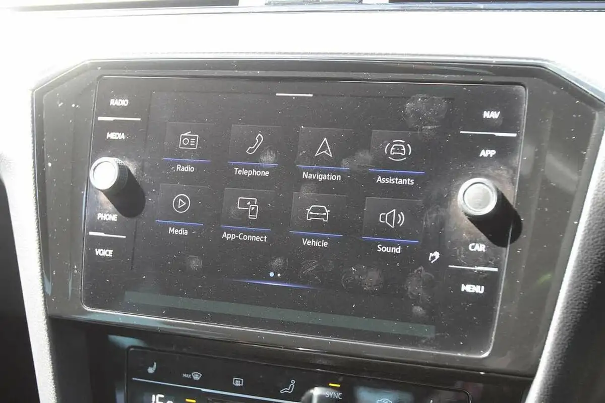 2022-volkswagen-passat-15-tsi-r-line-estate-5d-dsg-big-19