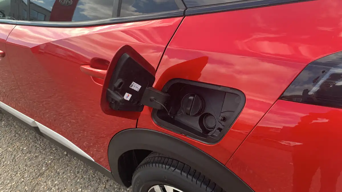 2021-peugeot-2008-suv-12-puretech-gt-big-48