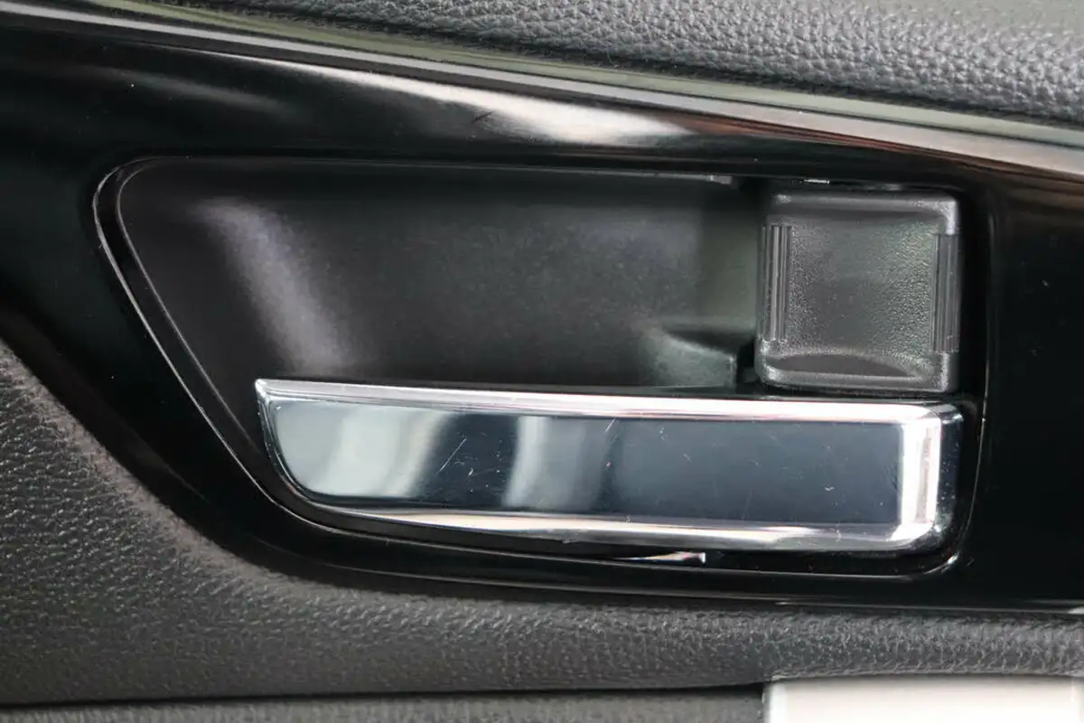 2018-mitsubishi-eclipse-cross-15-4-auto-big-24
