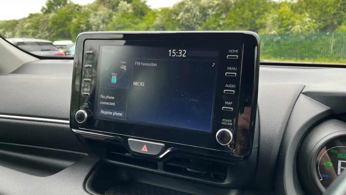 2021-toyota-yaris-15-vvt-i-design-big-6