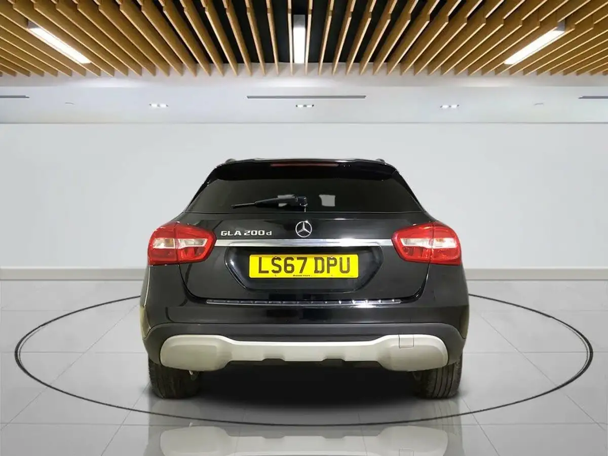 2017-mercedes-benz-gla-class-21d-gla-200d-se-ss-7g-dct-big-4