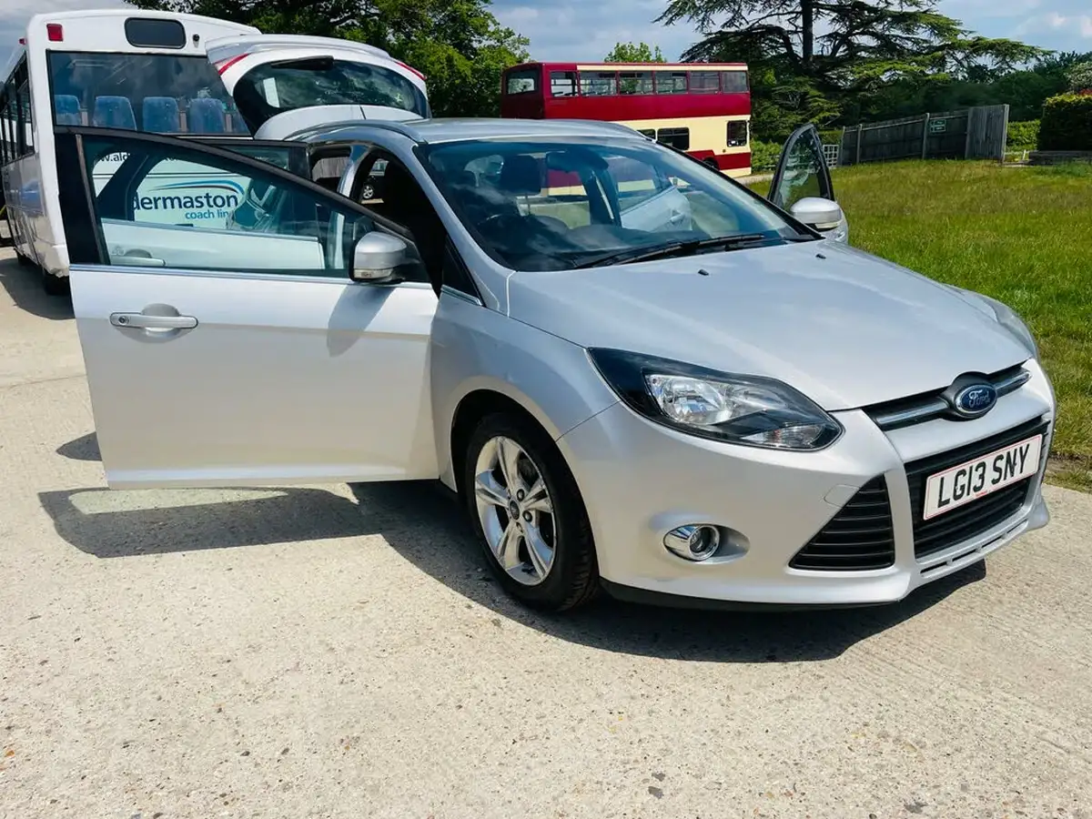 2013-ford-focus-16tdci-zetec-115ps-estate-big-2