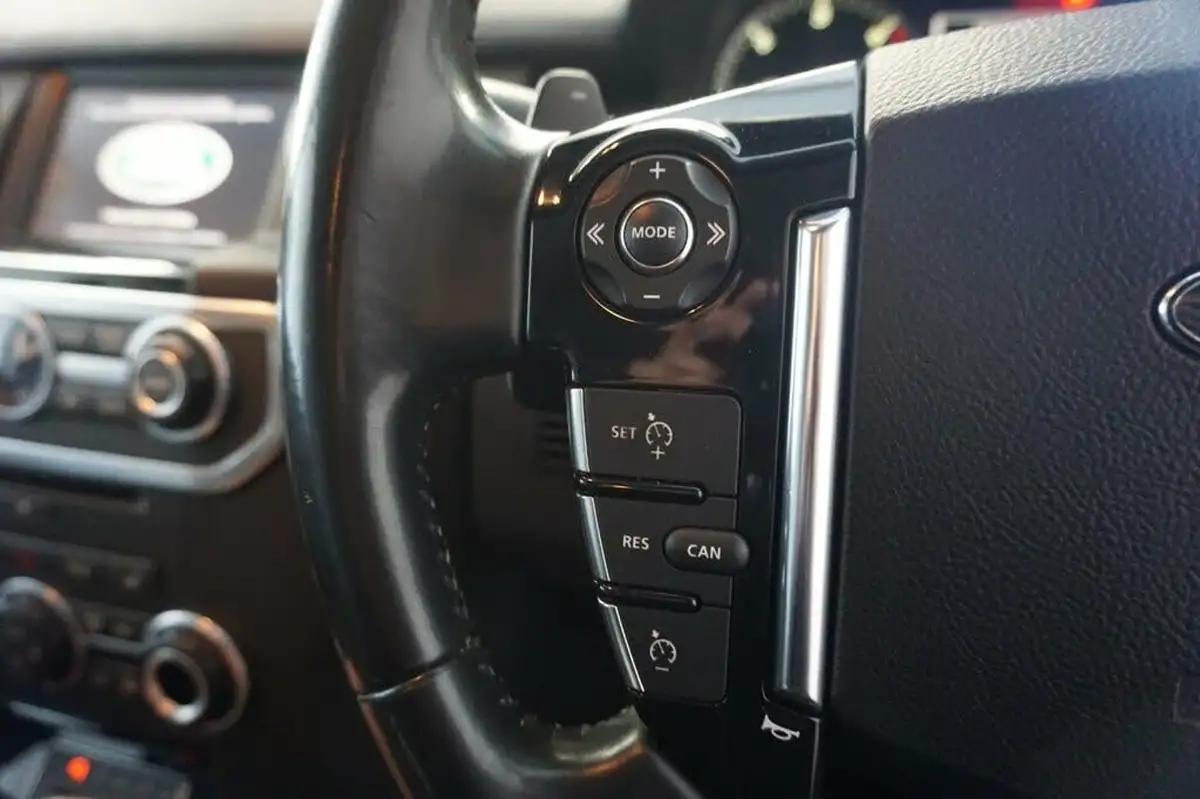 2016-land-rover-discovery-4-30-sd-v6-hse-big-24