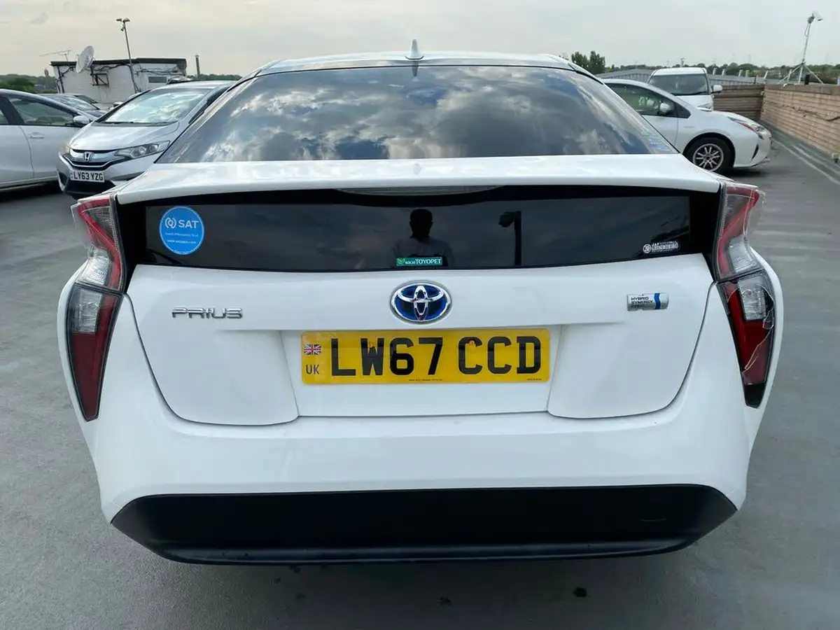 2018-toyota-prius-hybrid-big-20
