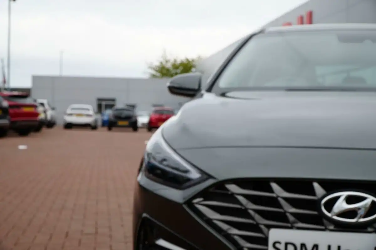 2023-hyundai-i30-10-t-gdi-premium-hatchback-big-5