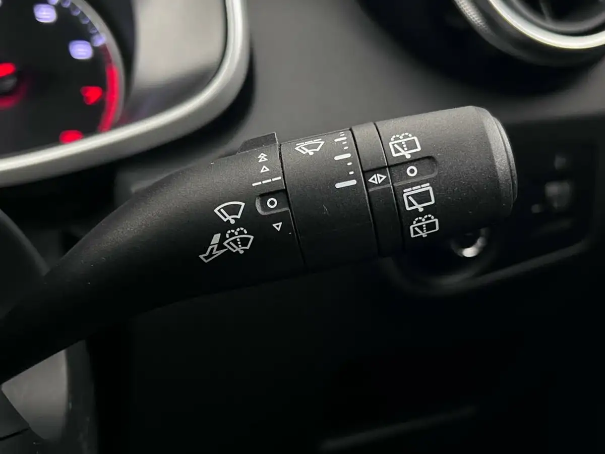 2019-mg-zs-suv-15-vti-tech-exclusive-106ps-big-17