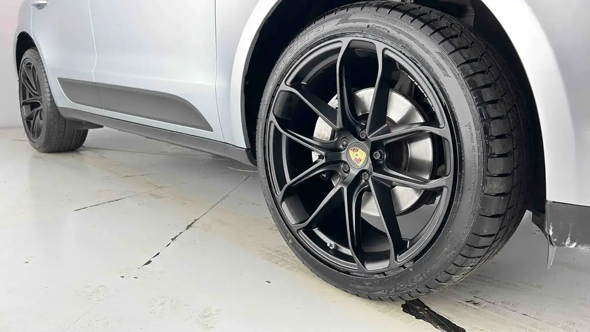 2019-porsche-macan-20-big-24