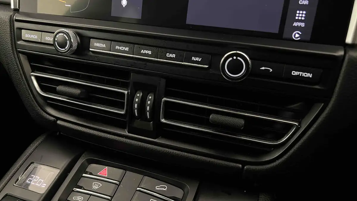 2019-porsche-macan-20-big-48
