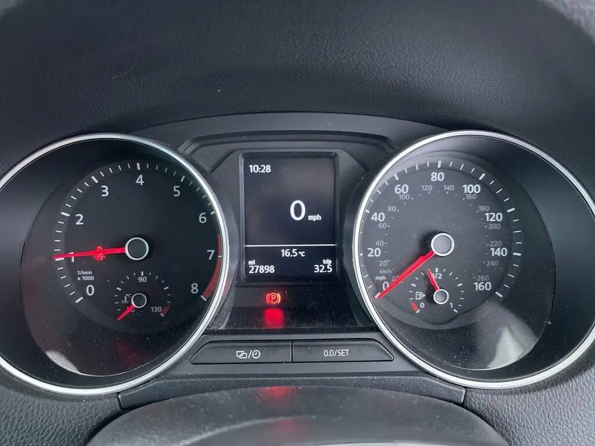 2016-volkswagen-polo-10-match-60ps-5d-big-38