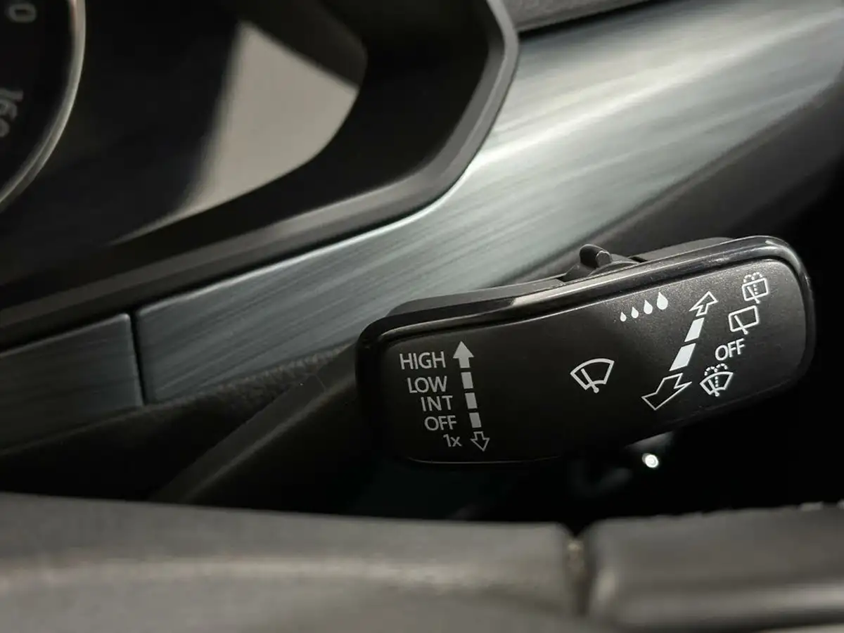2020-skoda-superb-20tdi-se-technology-150ps-estate-dsg-big-15