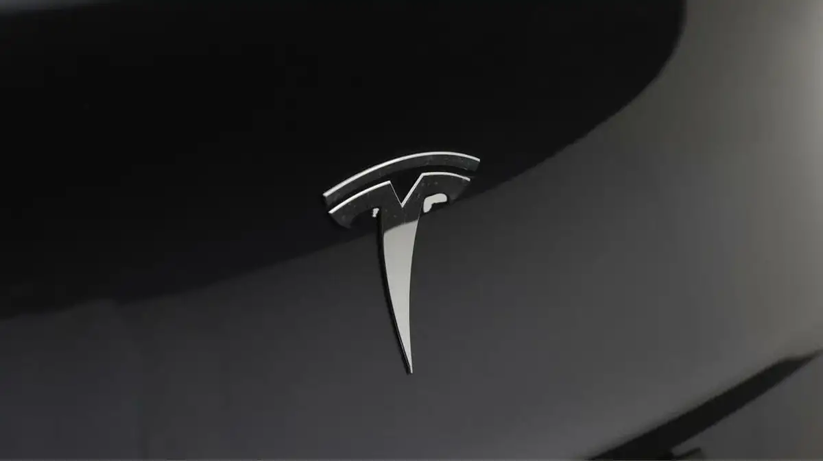 2022-tesla-model-y-e-long-range-big-19