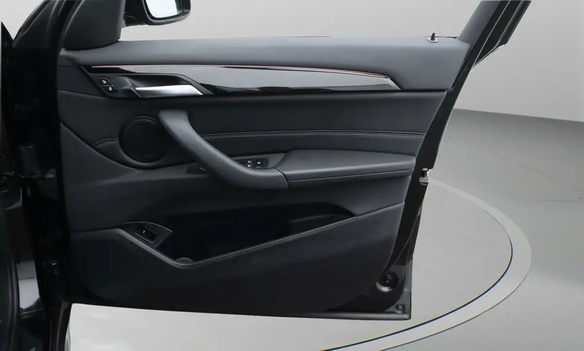 2022-bmw-x1-20-xdrive20i-xline-big-15