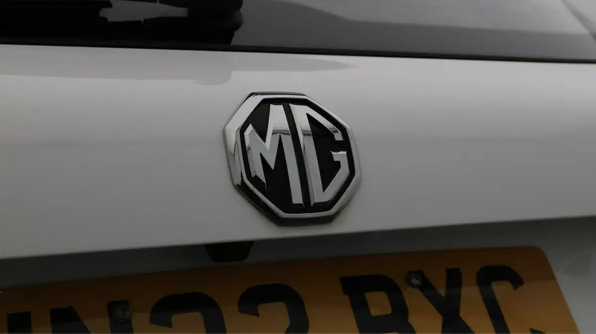 2022-mg-hs-15t-gdi-exclusive-162ps-dct-big-22