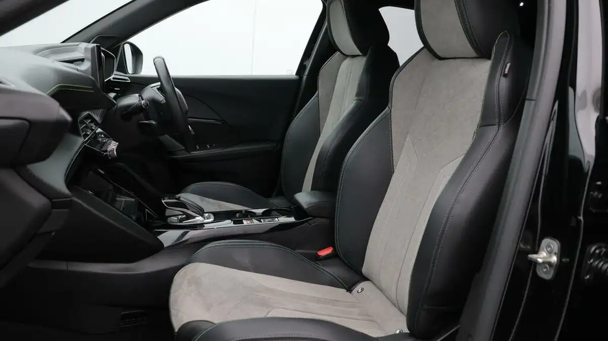 2021-peugeot-2008-suv-e-gt-premium-50kwh-big-14