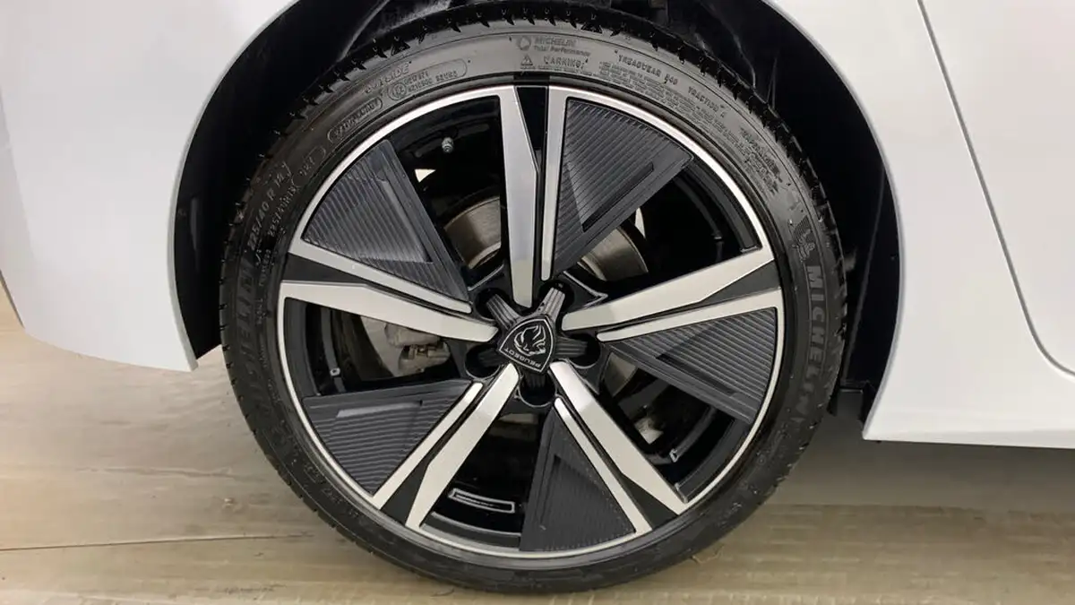 2023-peugeot-308-12-puretech-gt-130ps-ss-eat8-big-21