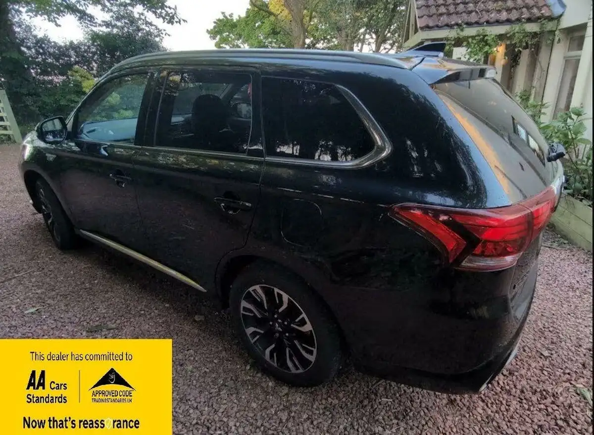 2015-mitsubishi-outlander-20-gx3h-phev-5st-big-2
