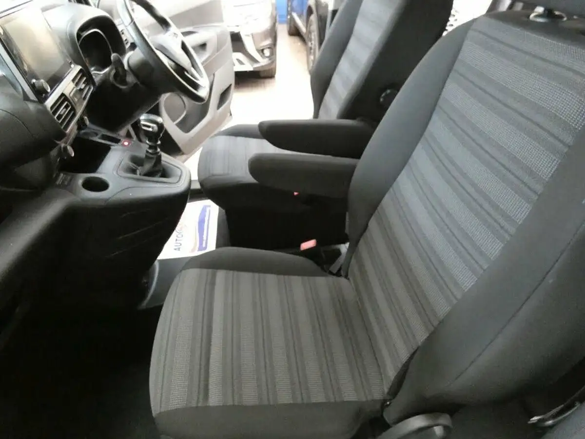 2022-vauxhall-combo-life-15-se-xl-100ps-big-43